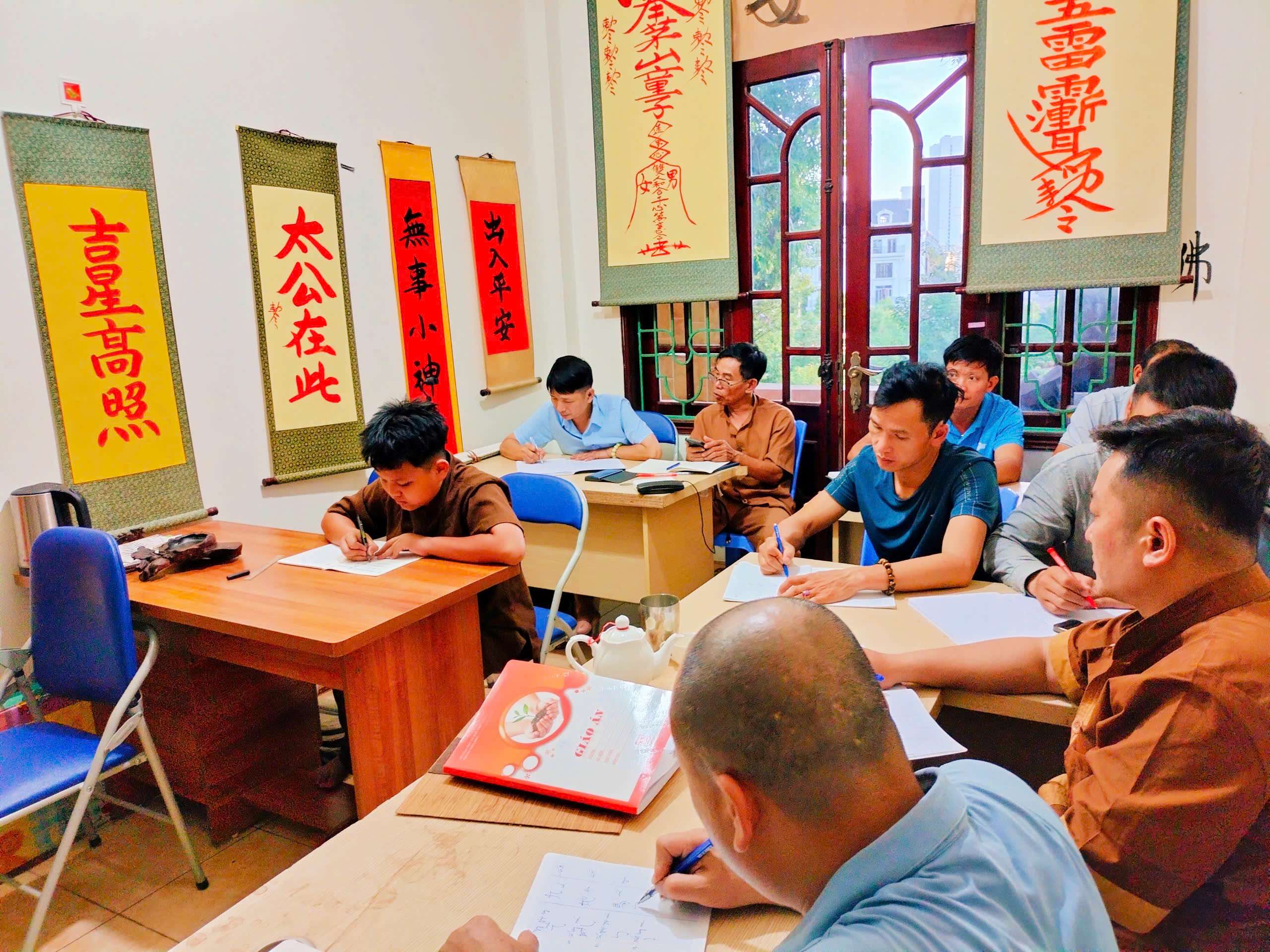 Khoá Học Tử Vi Thầy Quảng Lực dạy trực tiếp cho các trò