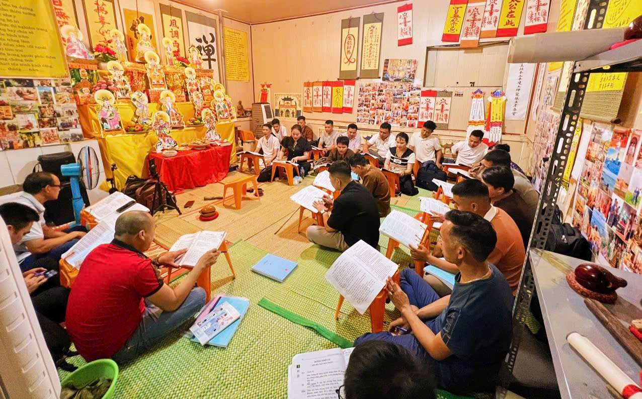 Lớp Cúng Cổ Truyền K2 Tham Gia Các Buổi Học Hành Trì Khoa Giáo Do Thầy Quảng Lực Trực tiếp Giảng Dạy