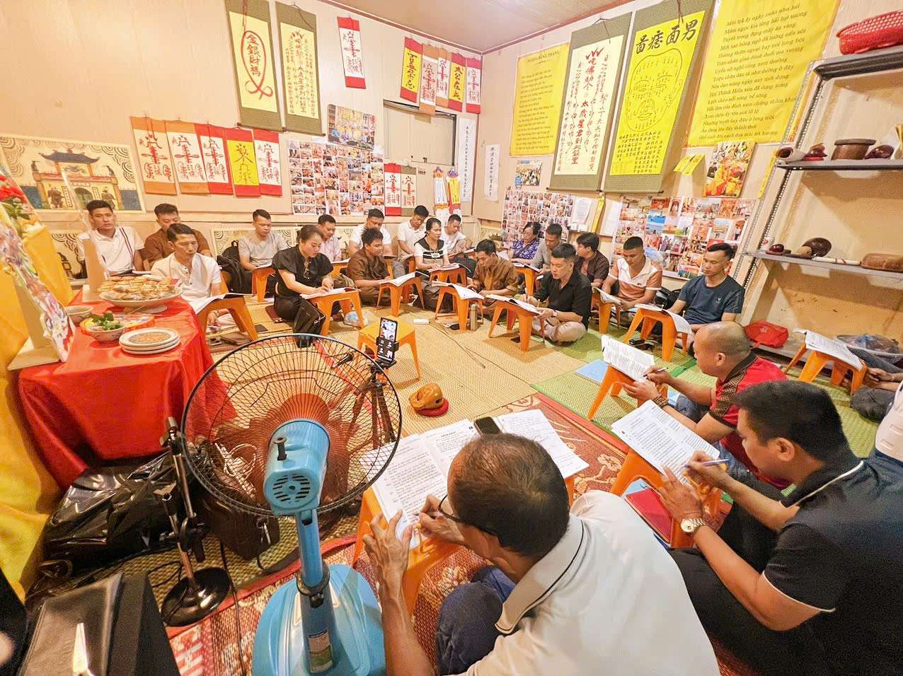 Lớp Cúng Cổ Truyền K2 Tham Gia Các Buổi Học Hành Trì Khoa Giáo Do Thầy Quảng Lực Trực tiếp Giảng Dạy