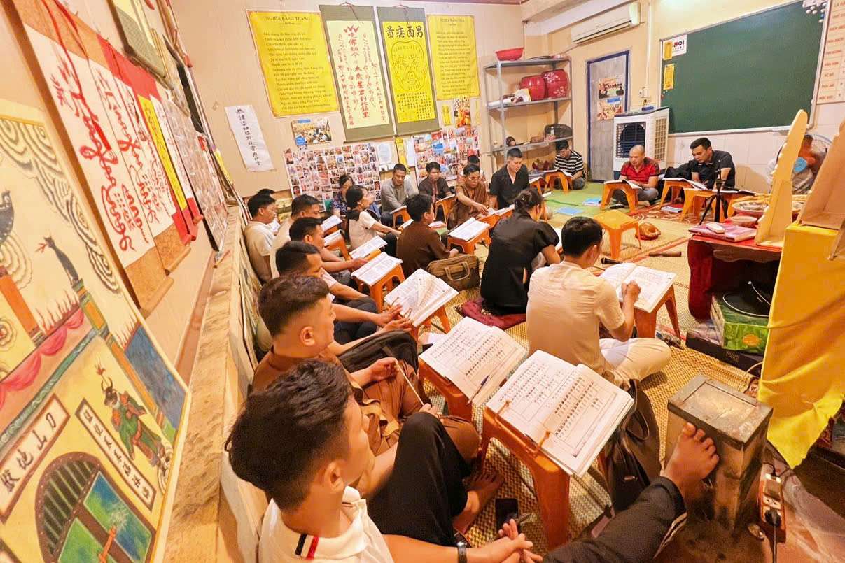 Lớp Cúng Cổ Truyền K2 Tham Gia Các Buổi Học Hành Trì Khoa Giáo Do Thầy Quảng Lực Trực tiếp Giảng Dạy