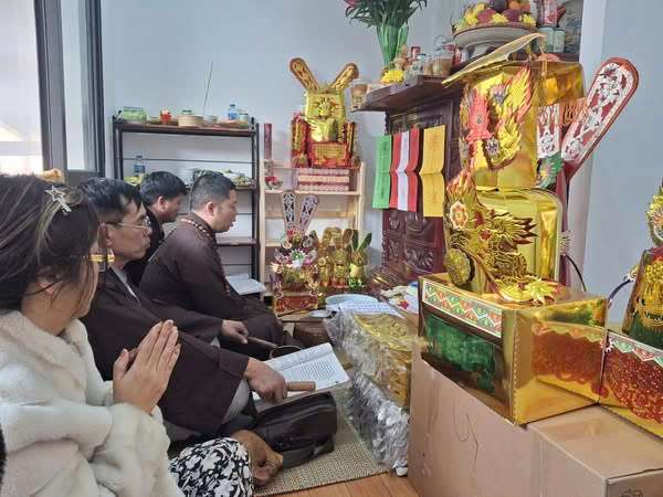 Thầy Quảng Lực Cử Hành Nghi Lễ Nhập Trạch Tôn Cấp Lập Thờ Lô Nhang Mới Cho Gia Chủ Tại Hà Nội