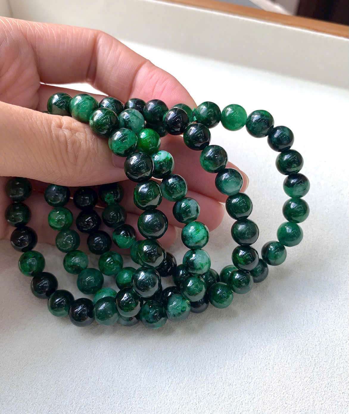 Vòng tay đá xanh lục phong thủy